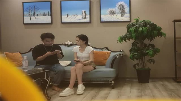 新片速递：顶级高端外围场，我有台拖拉机耕坏你嫩地！